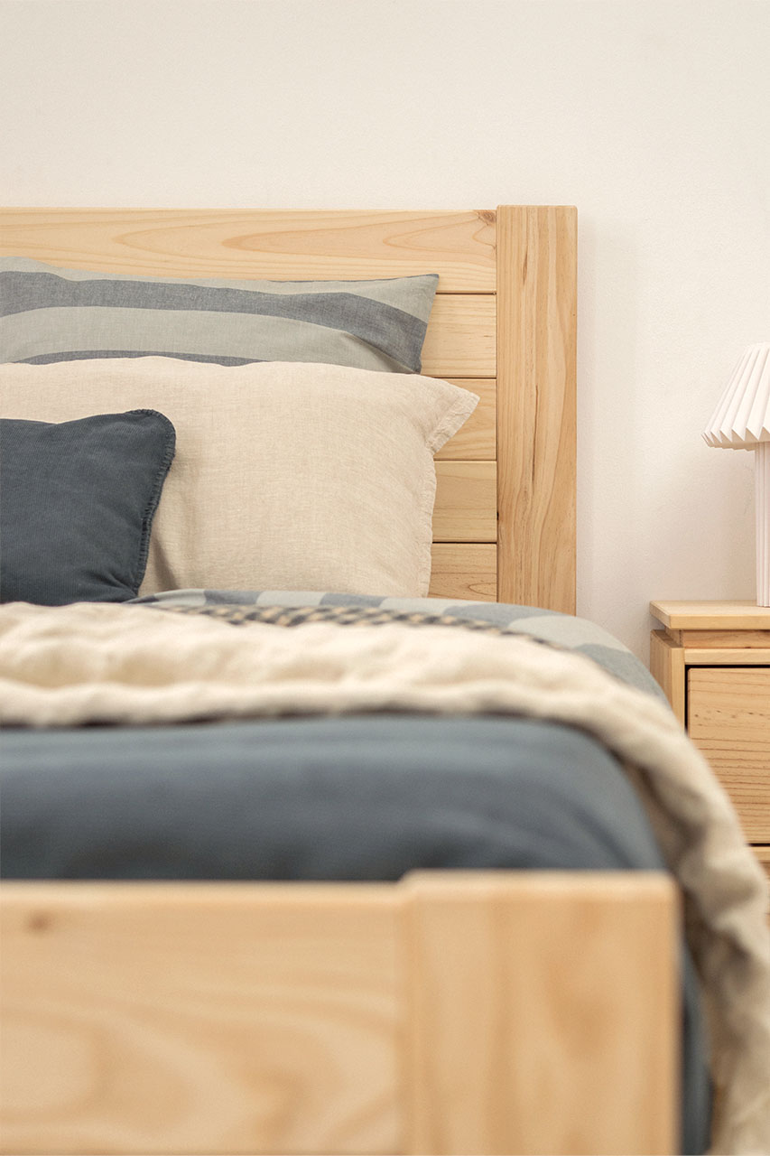 Imagen de ambiente 2 para:Cama de 140 cm de madera de pino con caj&oacute;n